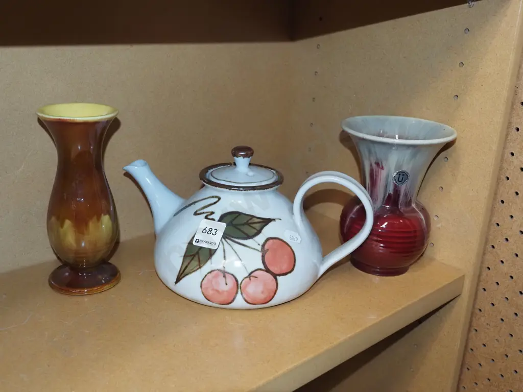 pottery teapot, 2x vases Image 1++