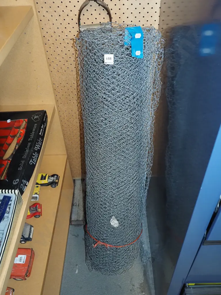 part roll of fine netting Image 1++