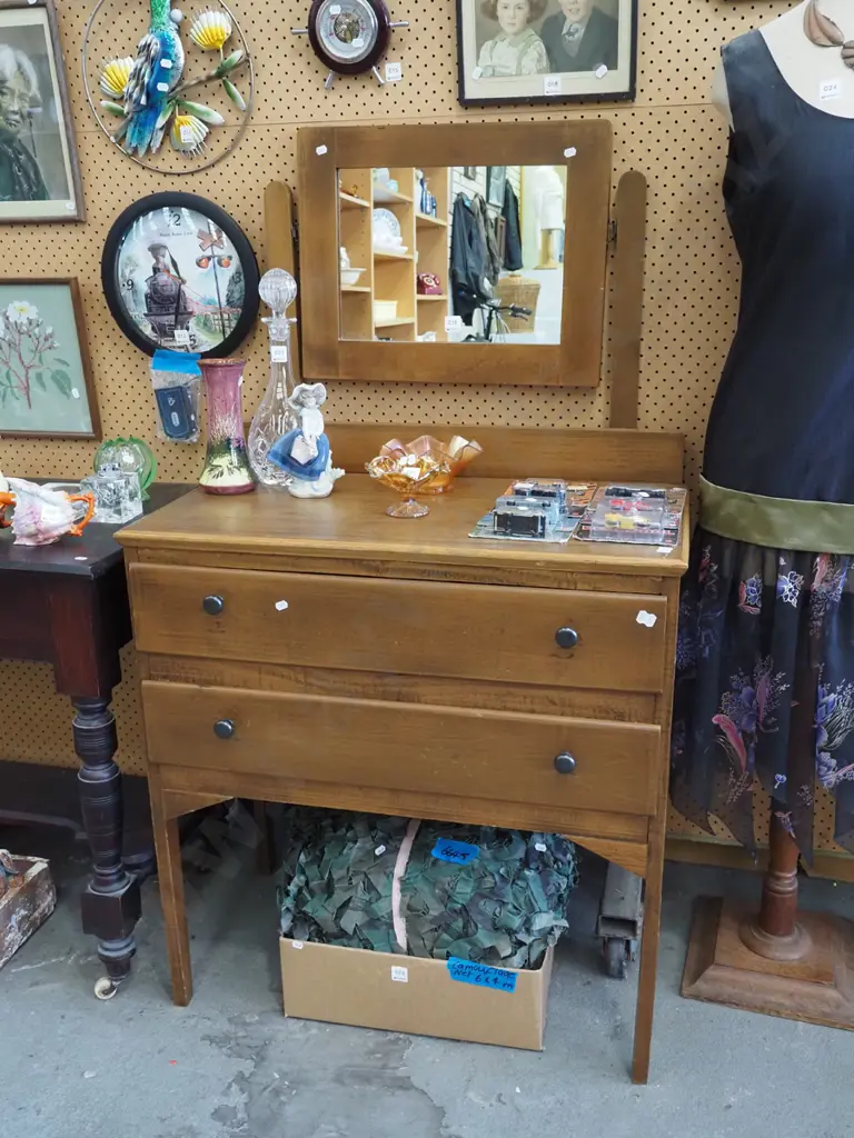 2 drawer mirror back dresser H1400 W785 D440 Image 1++