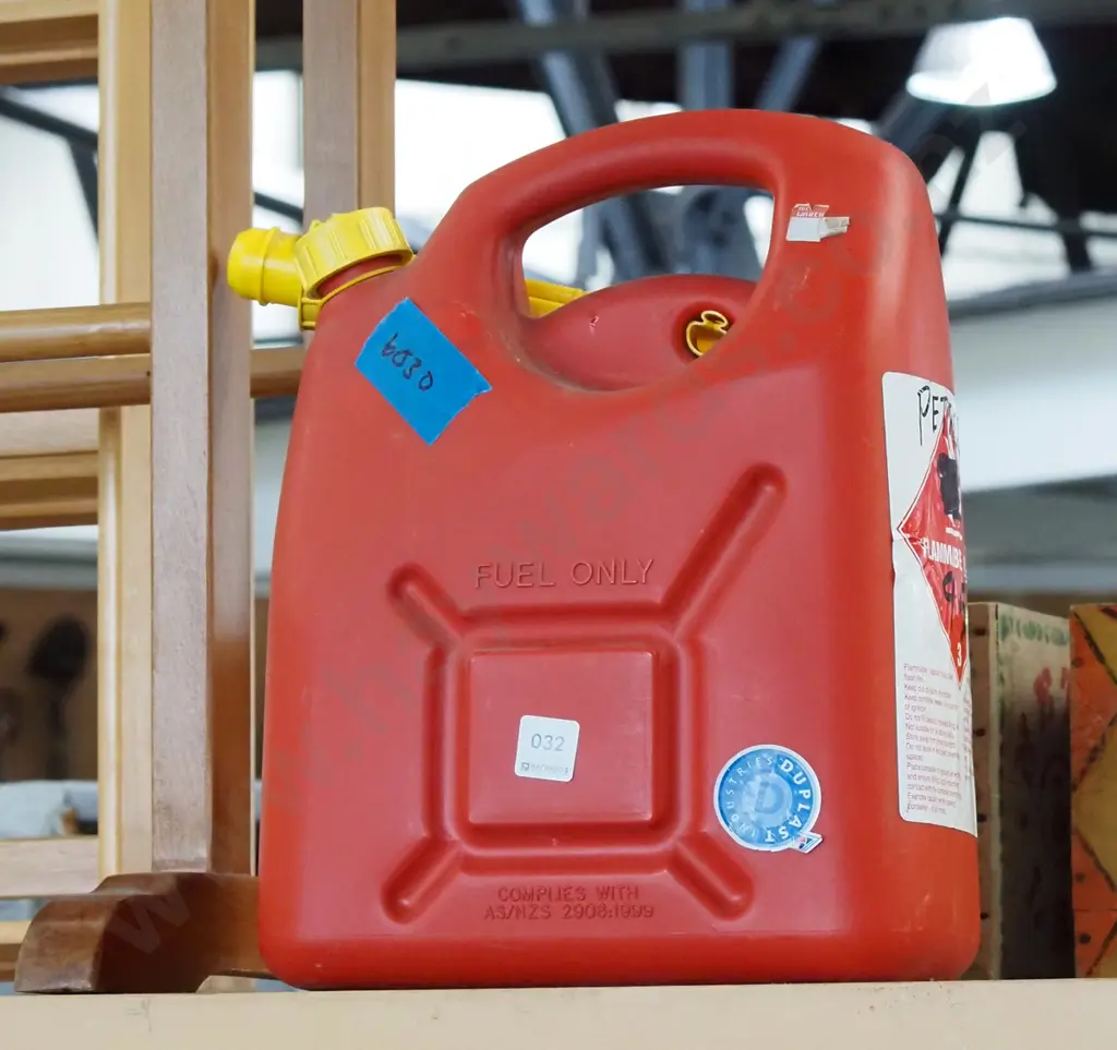 plastic 10L fuel container Image 1++