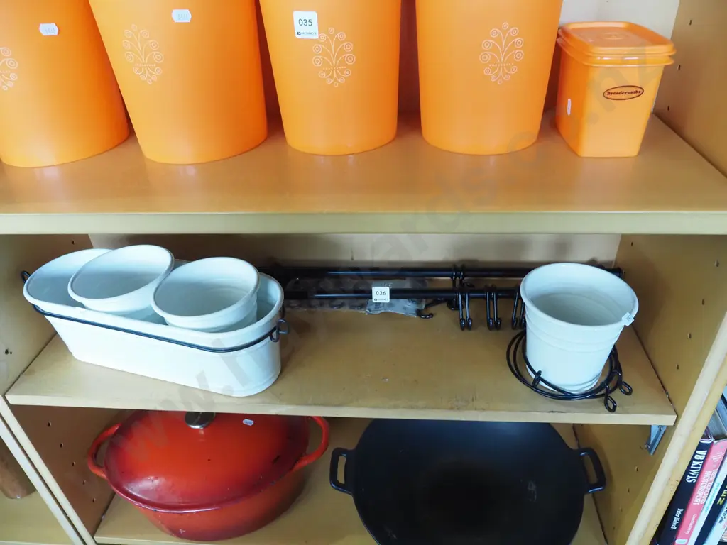 shelf; enamel basket, buckets, wall mounted racks Image 1++
