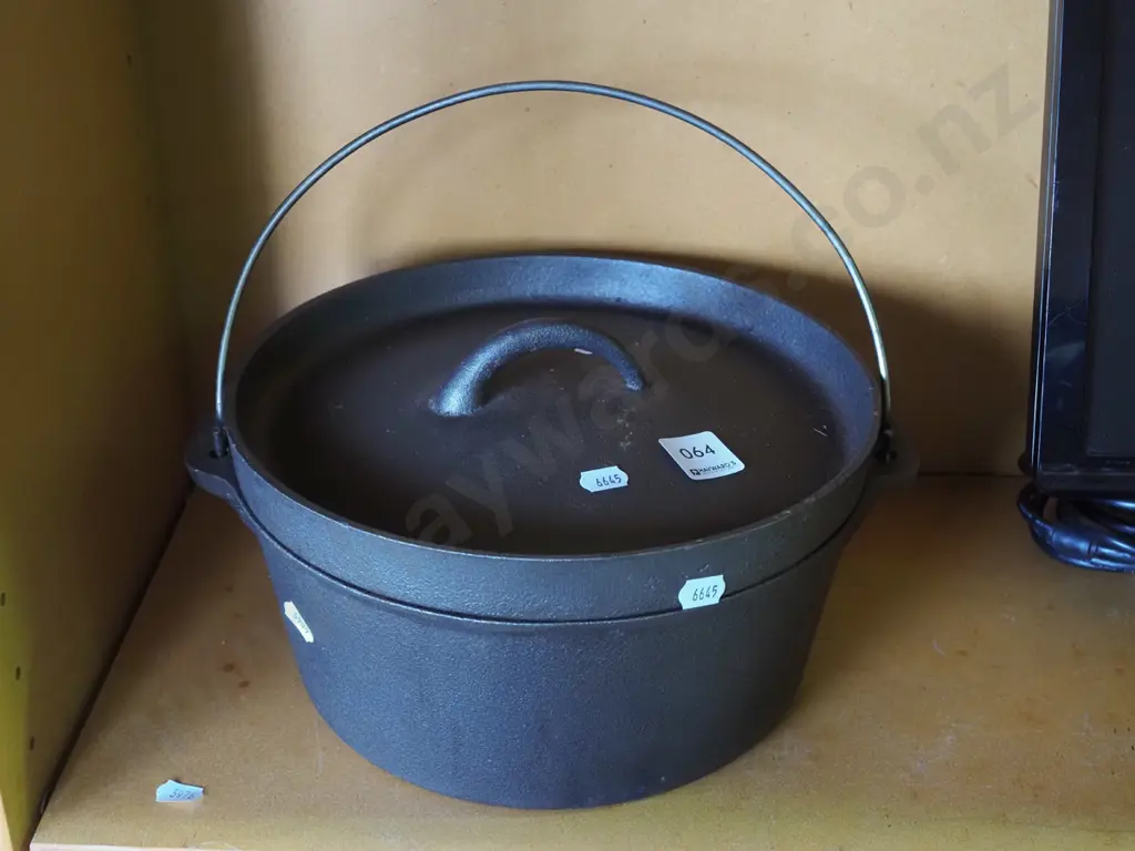 cast iron dutch oven Diam260 Image 1++