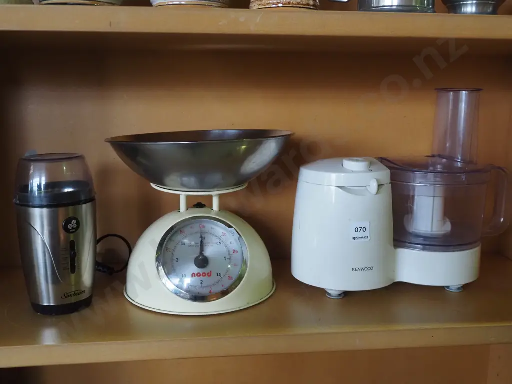 Sunbeam coffee grinder, Nood kitchen scales, Kenwood whiz Image 1++