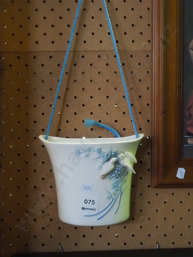 hand painted bird themed wall pocket vase Image 1++