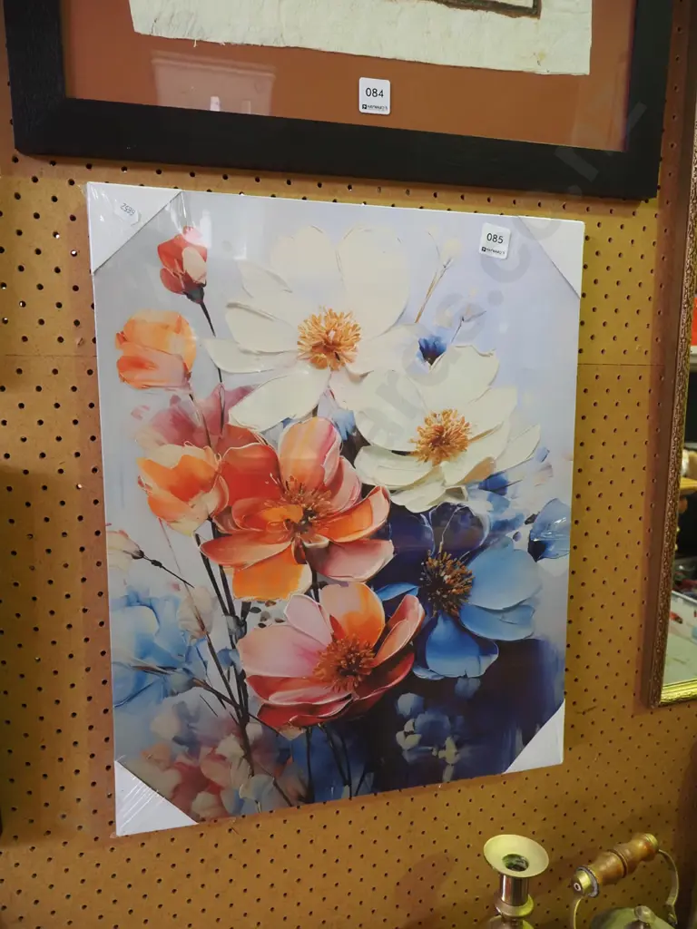 floral print on boxed canvas Image 1++