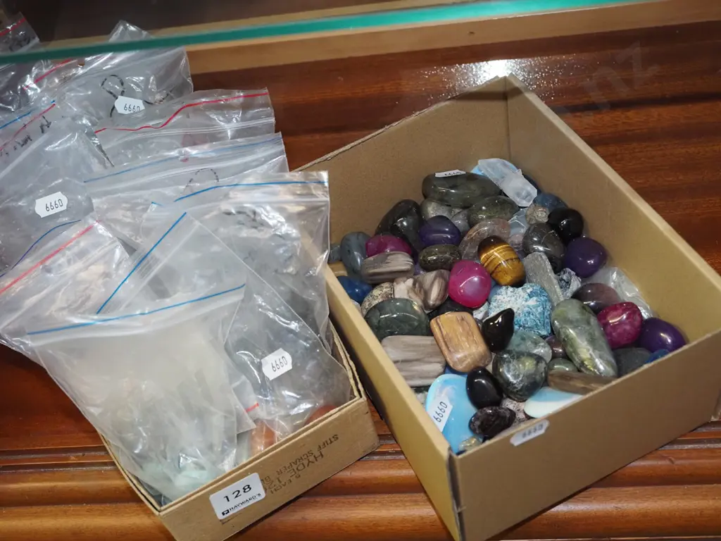2x boxes of polished stones Image 1++