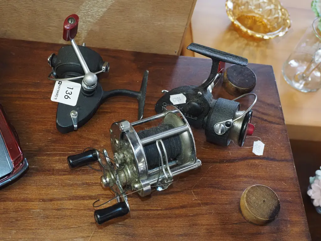 3x vintage fishing rods- 1 missing parts Image 1++