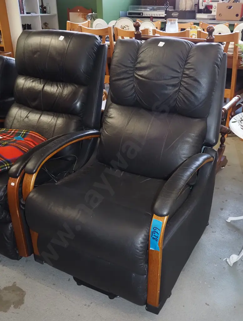 black leather LaZBoy electric recliner  Image 1++