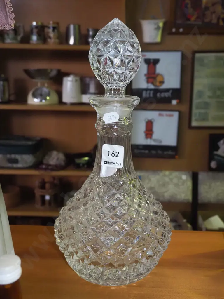 stoppered crystal decanter H300 Image 1++