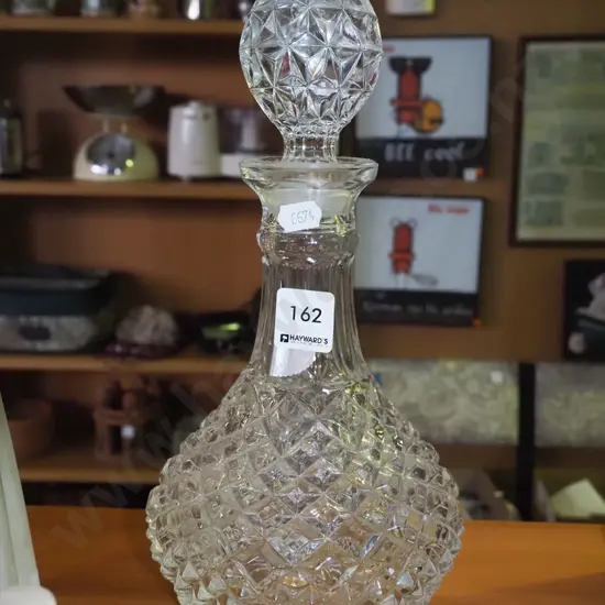 stoppered crystal decanter H300
