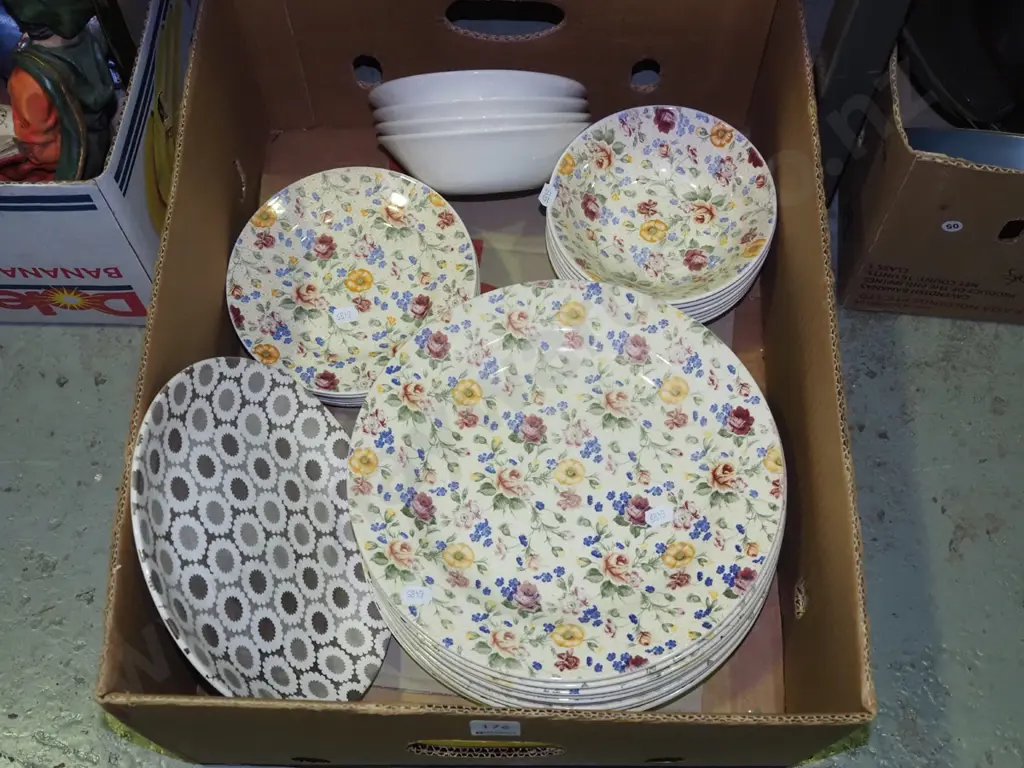 box; Churchill floral dining plates, bowls Crown Lynn Nova plate Image 1++