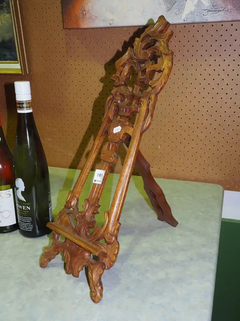 heavily carved reproduction wooden easel H520 Image 1++