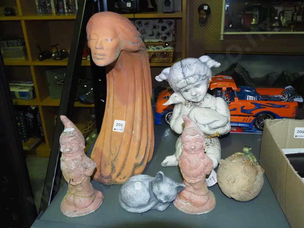 assorted garden ornaments Tallest H340 Image 1++