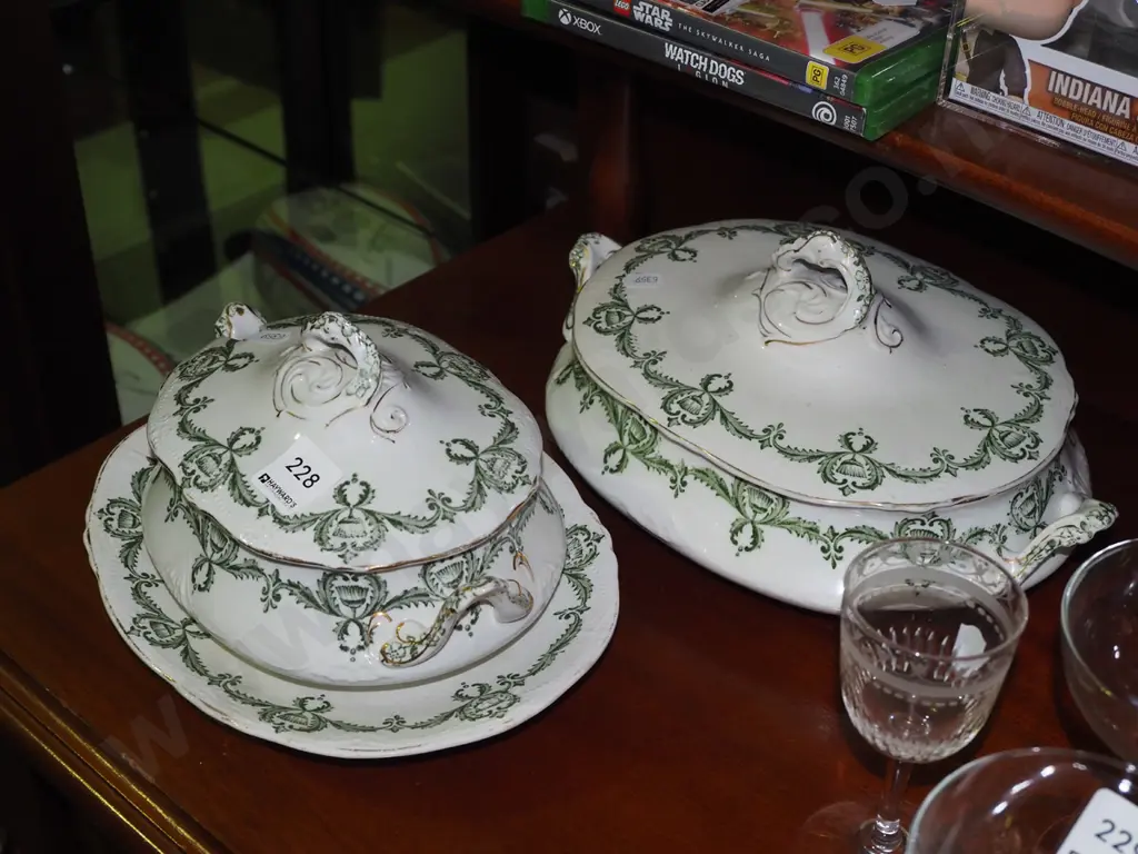 Wedgwood England Thistle soup tureen and lidded vege Image 1++