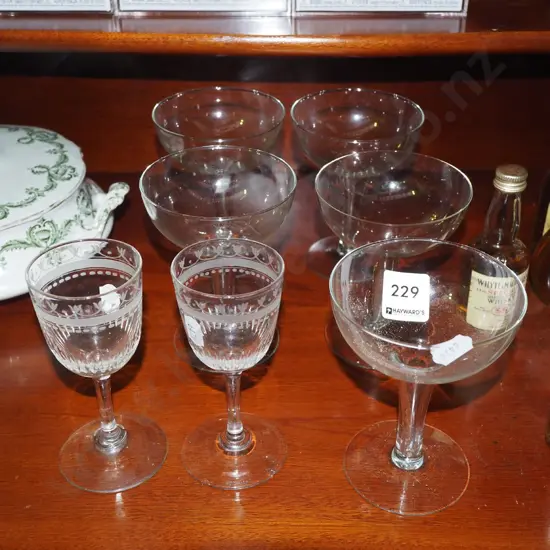 5x hollow champagne glasses, 2x etched sherry glasses