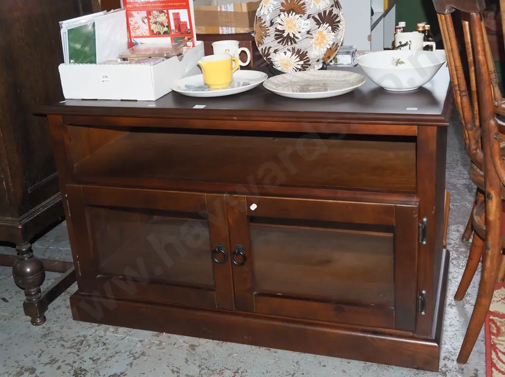 dark stained pine entertainemnt unit, 2 glazed dors H630 W1000 D485 Image 1++