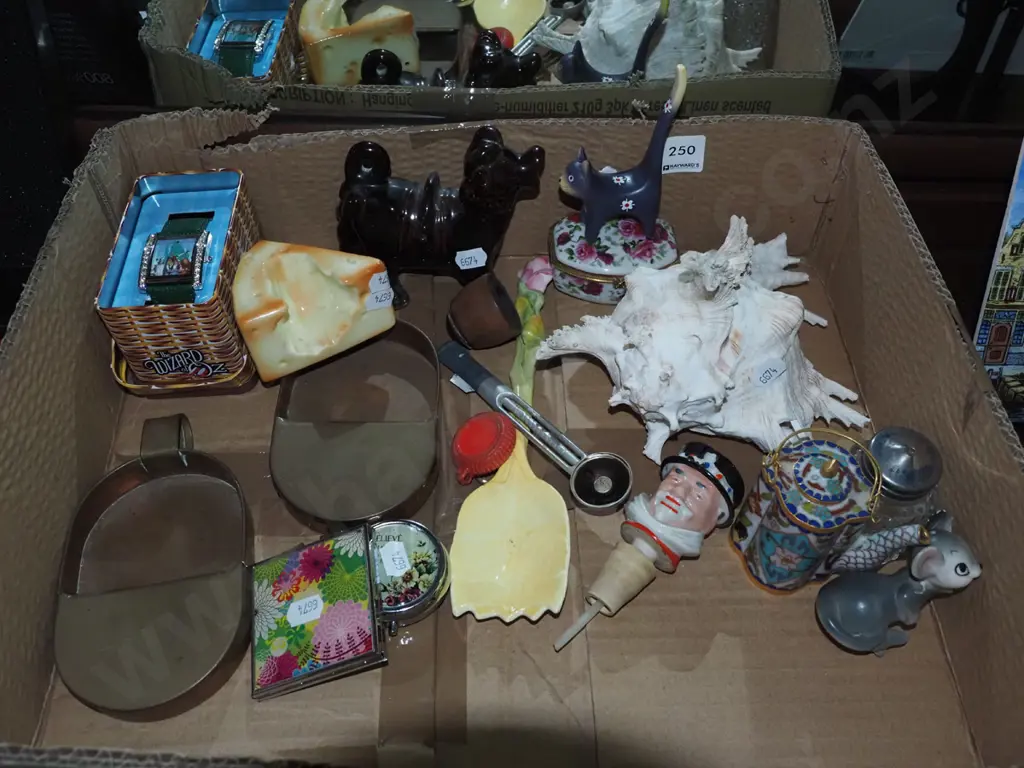box; seashells, dog figurines, wizard of oz watch etc Image 1++