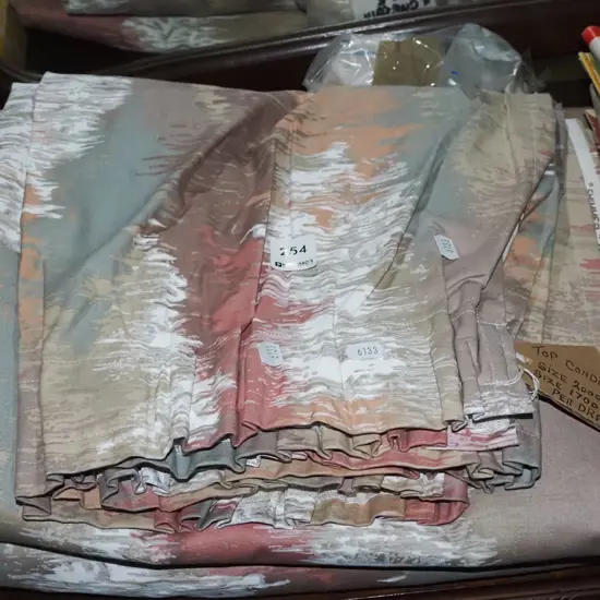 2x curtains W2000 Drop1700 per curtain