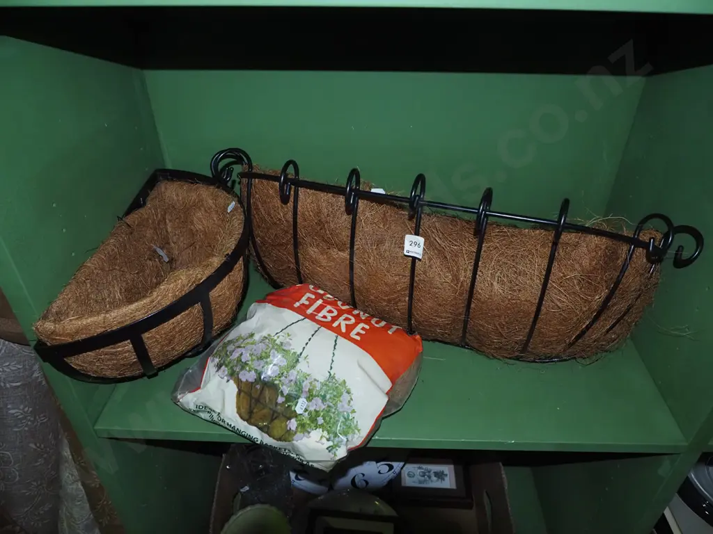 2x metal wall mounted flower baskets, coconut fibre Image 1++