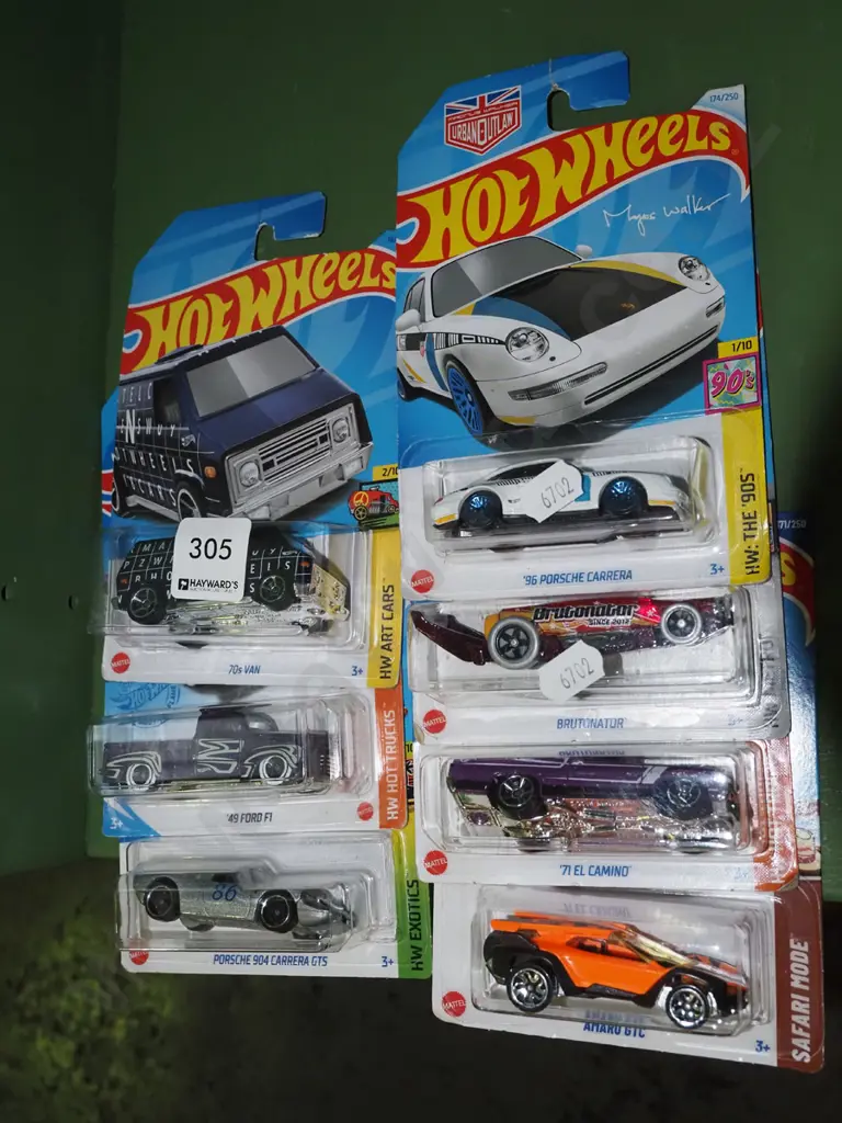 7x carded Hotwheels toy vehicles Image 1++