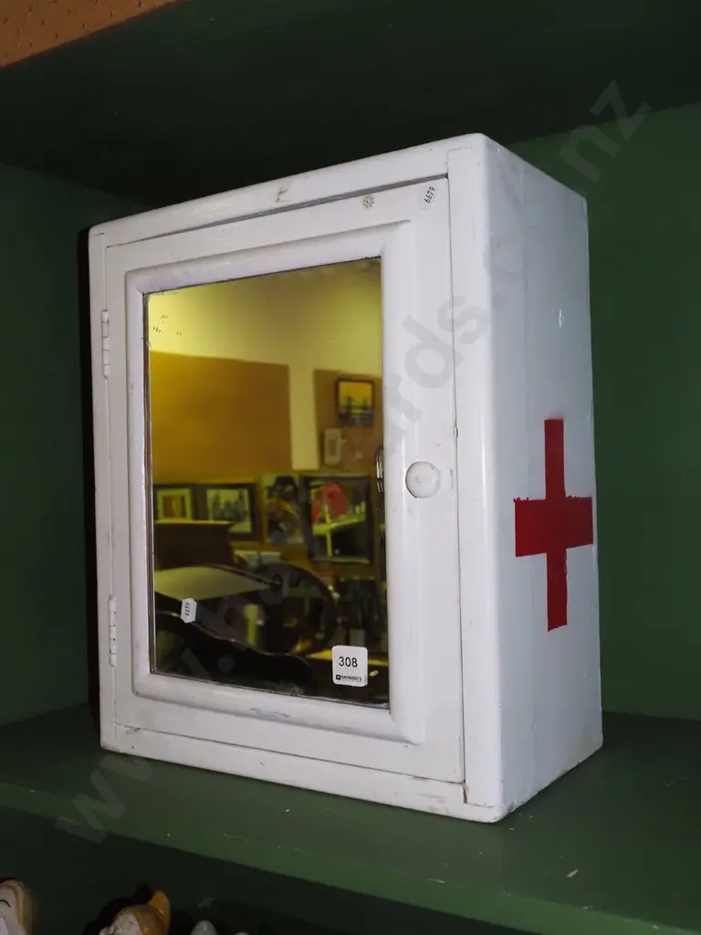 medicine/first aid cabinet H420 Image 1++
