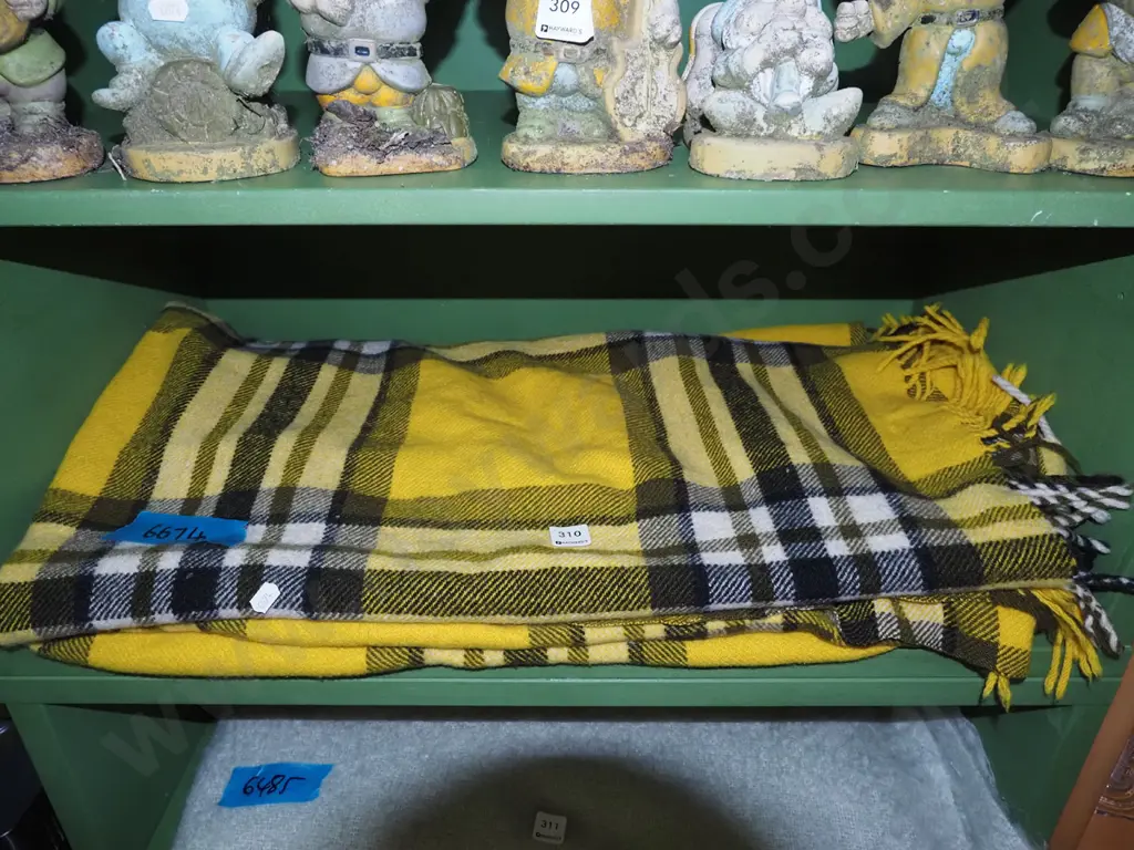 checked travel blanket Image 1++