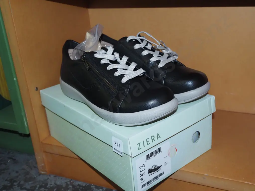 pair of Zeira womans size 39 shoes Image 1++