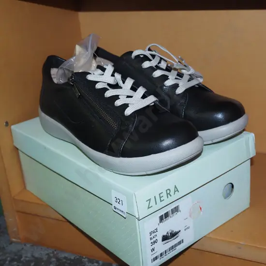 pair of Zeira womans size 39 shoes