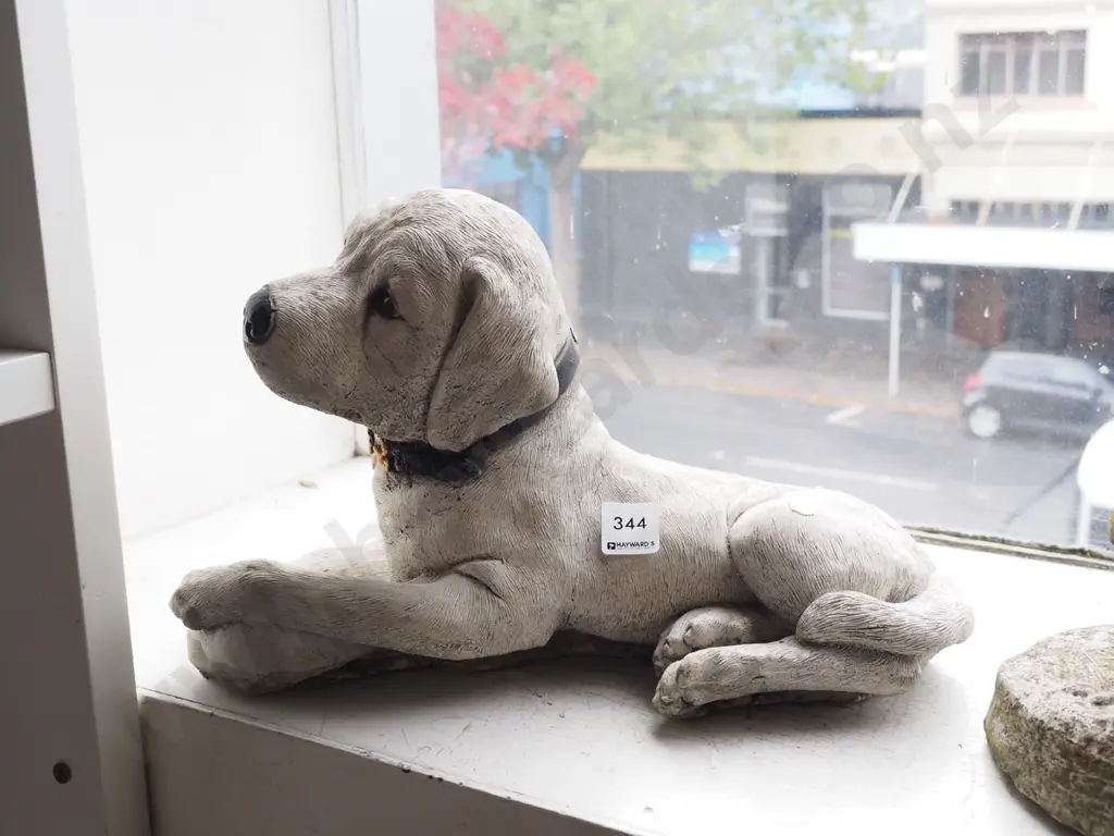 cast composite dog garden figurine H220 Image 1++