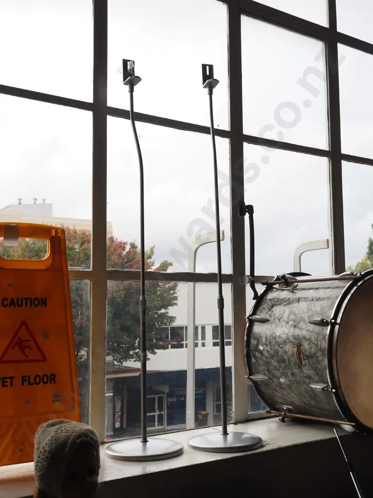 pair of adjustable height speaker stands H1170 Image 1++