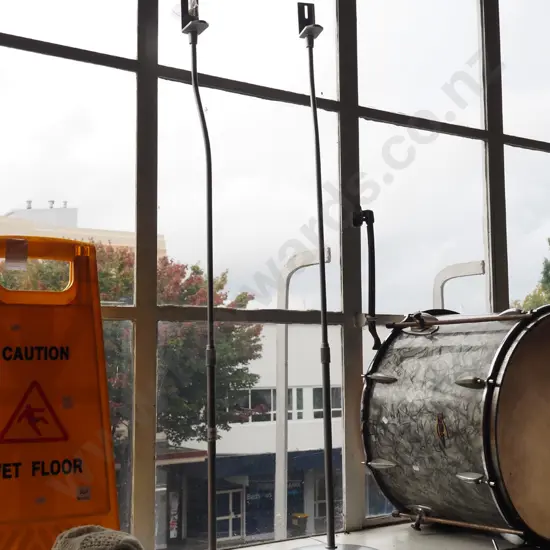 pair of adjustable height speaker stands H1170