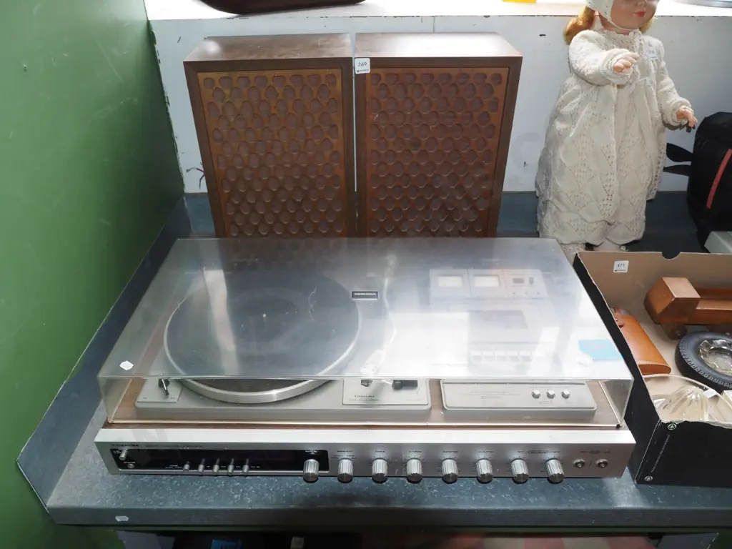 Toshiba stereo, tuner, turntable, cassette player - As Is No Returns Image 1++