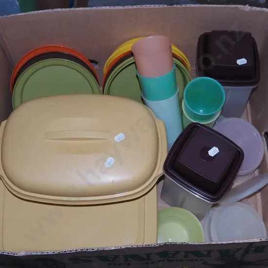 box; retro Tupperware