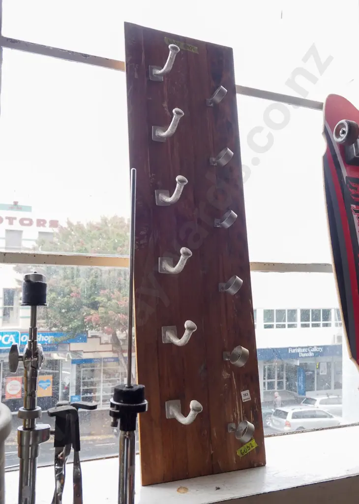 metal and wood 6 bottle wine rack H1140 Image 1++