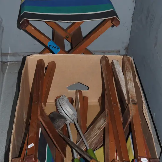 4x canvas striped foldaway stools, 2x camp fire toastie pie makers