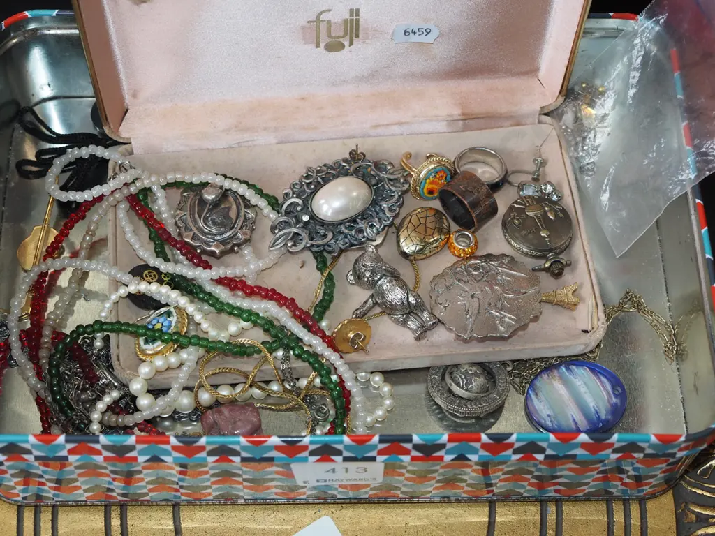 tin of costume jewellery Image 1++