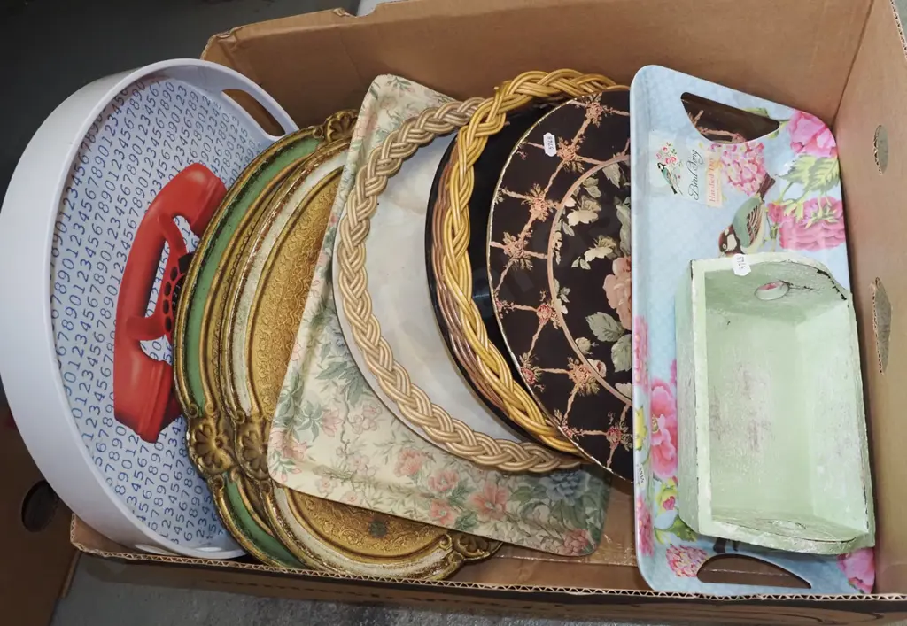 box; various trays Image 1++