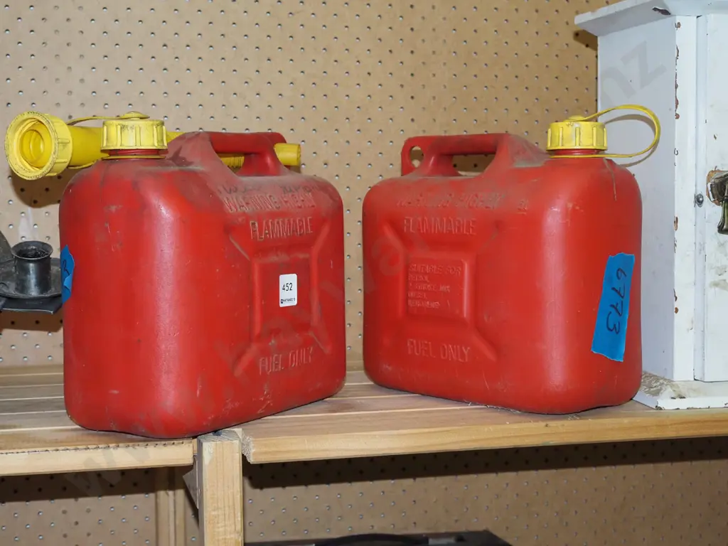 2x 5L fuel containers Image 1++