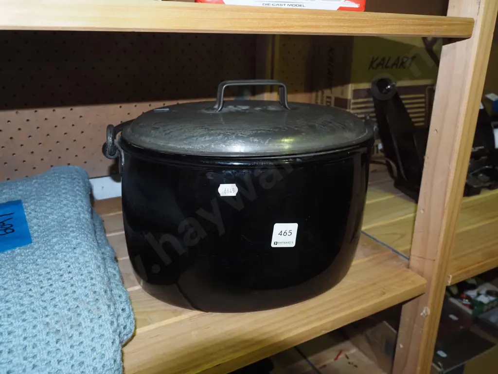 lidded enamel boiler - some marks to inside W330 Image 1++