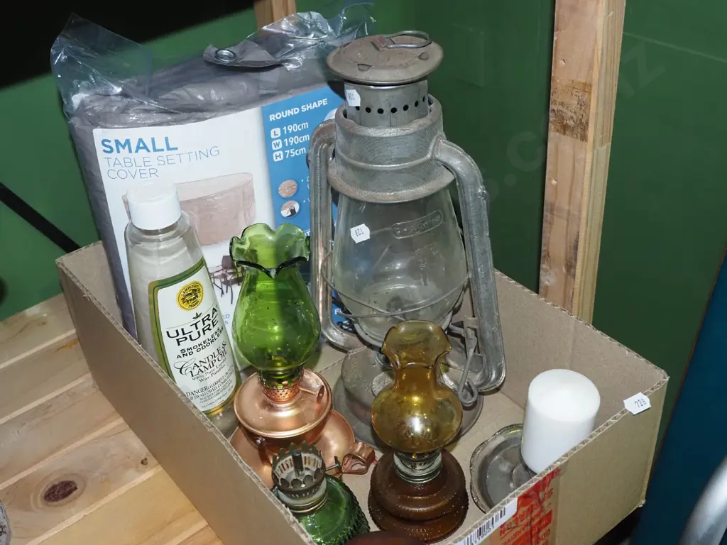 box; outdoor small table setting cover, kerosene lanterns etc Image 1++