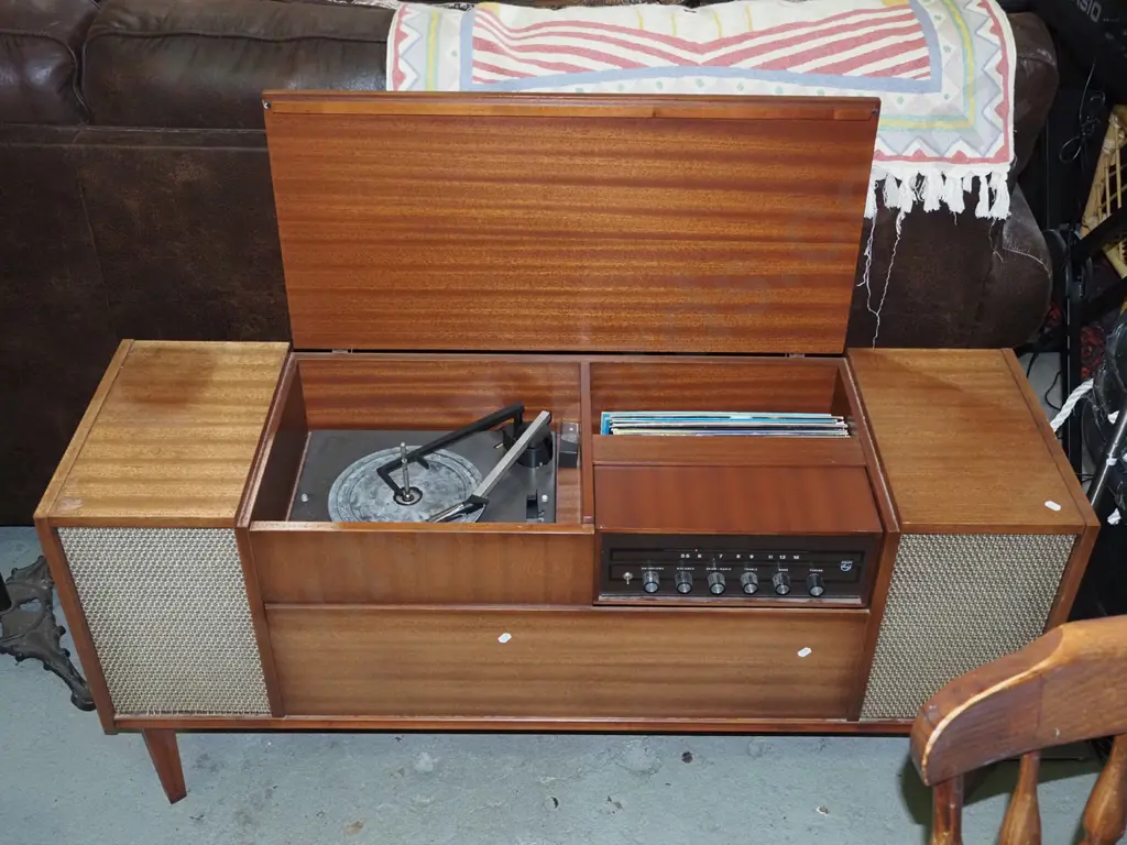 Philips radiogram with LPs Image 1++