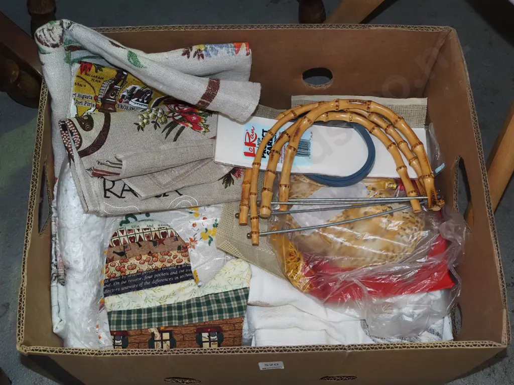 box; tablecloths, tea towels etc Image 1++