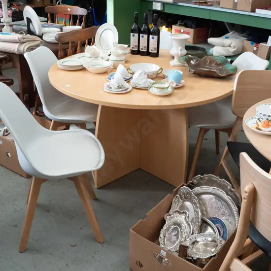 mdf faux wood veneer circular table with 4x white vinyl chairs H730 Diam1200