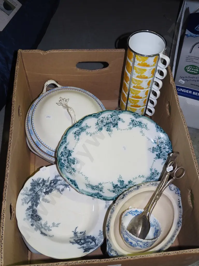 box; lidded veges, coffee cups, stand, serving tongs etc Image 1++