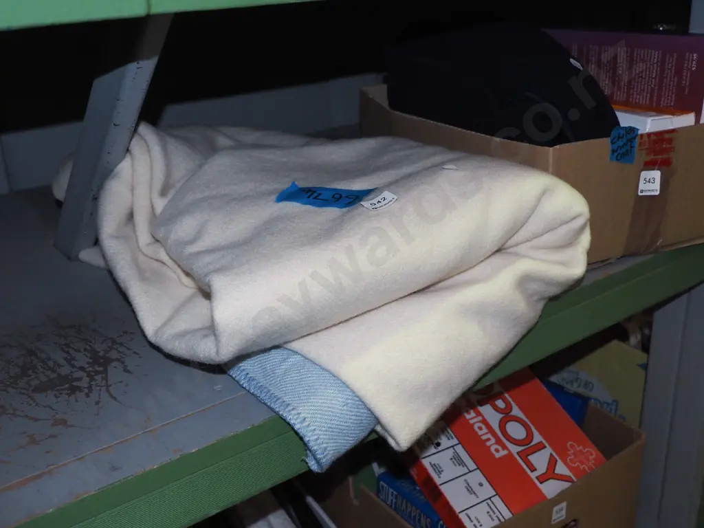 woollen blanket Image 1++