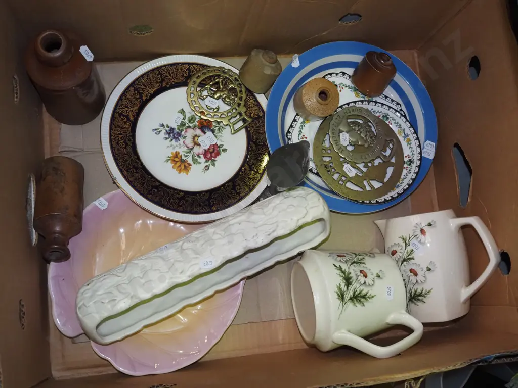 box; plates, bowls, jugs etc Image 1++