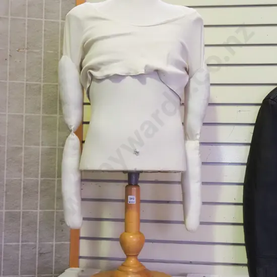 mannequin form on stand H1200