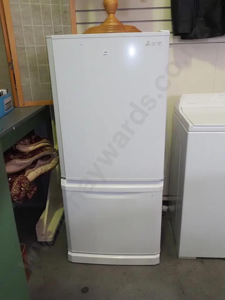 Compact Mitsubishi fridge freezer H1360 W600 D650 Image 1++