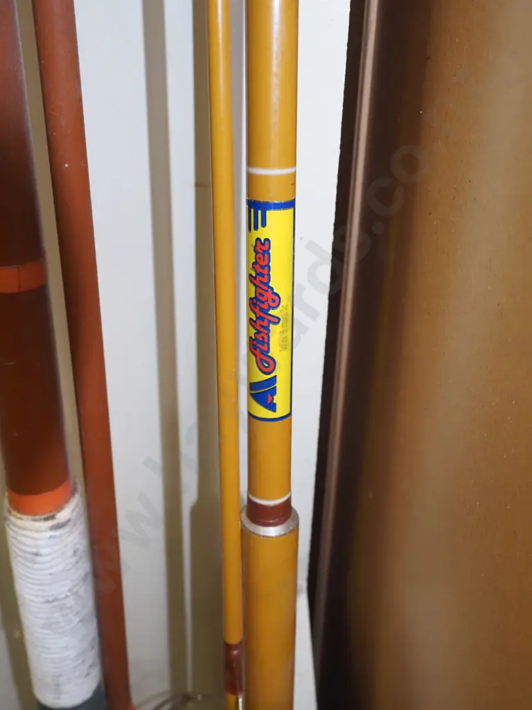 2x vintage fishing rods and Silstar reel in box Image 1++