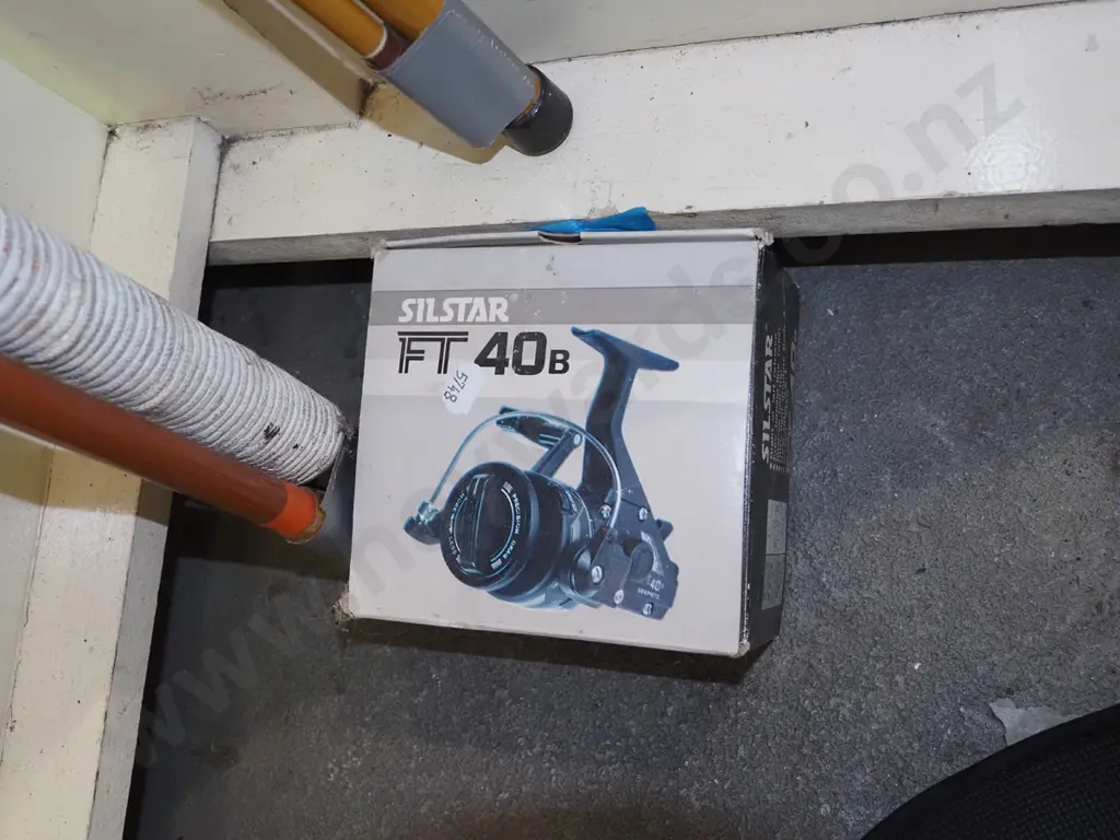 2x vintage fishing rods and Silstar reel in box Image 1++